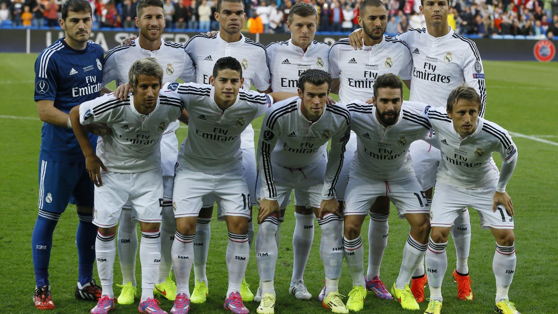 2018年首轮季后赛:库里在最后2分钟,连续投中三记三分,实现“鸟枪换炮”