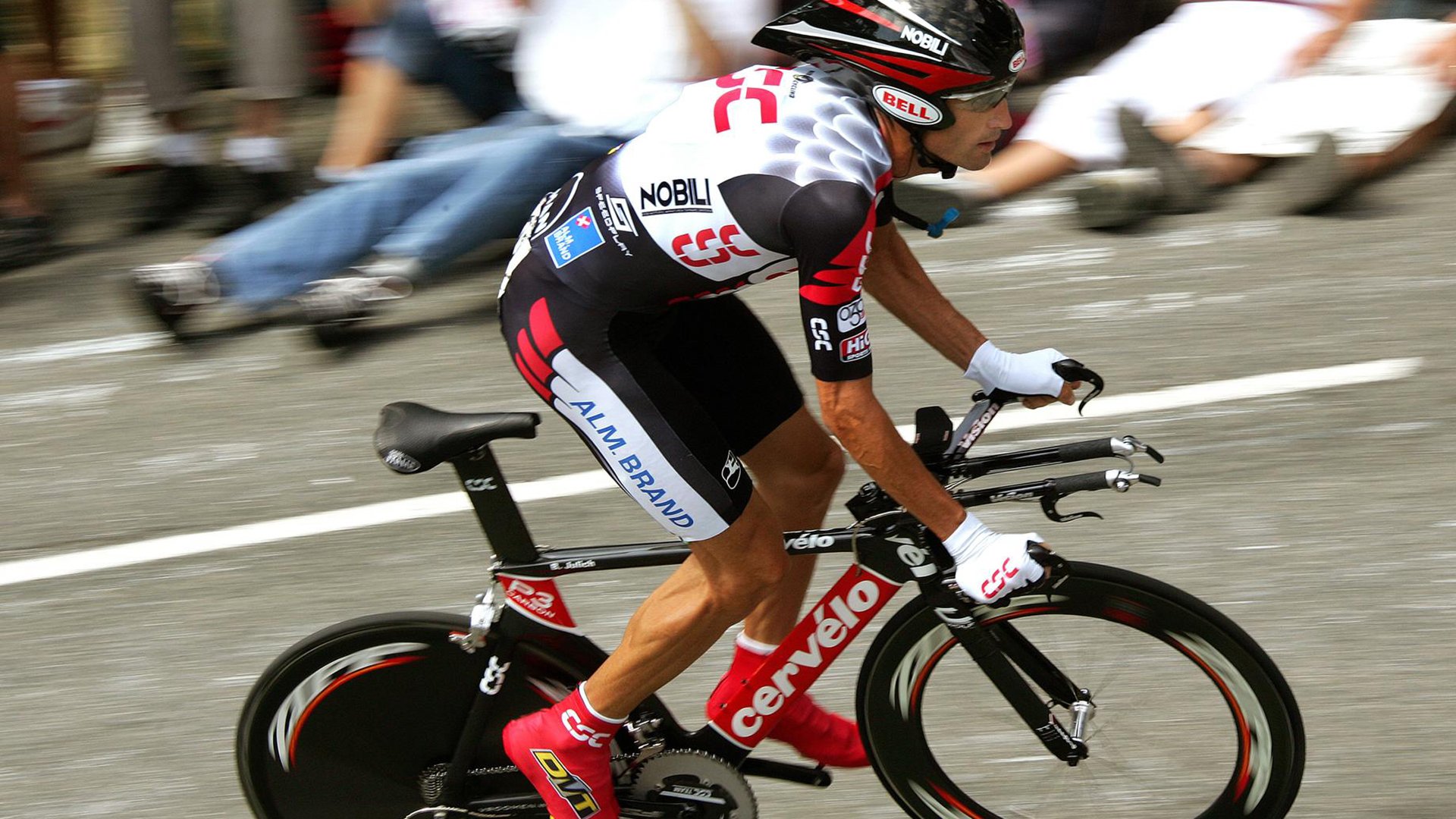 荷兰马术队在巴黎奥运会三项赛团体决赛中获得第八名，展现强大实力。